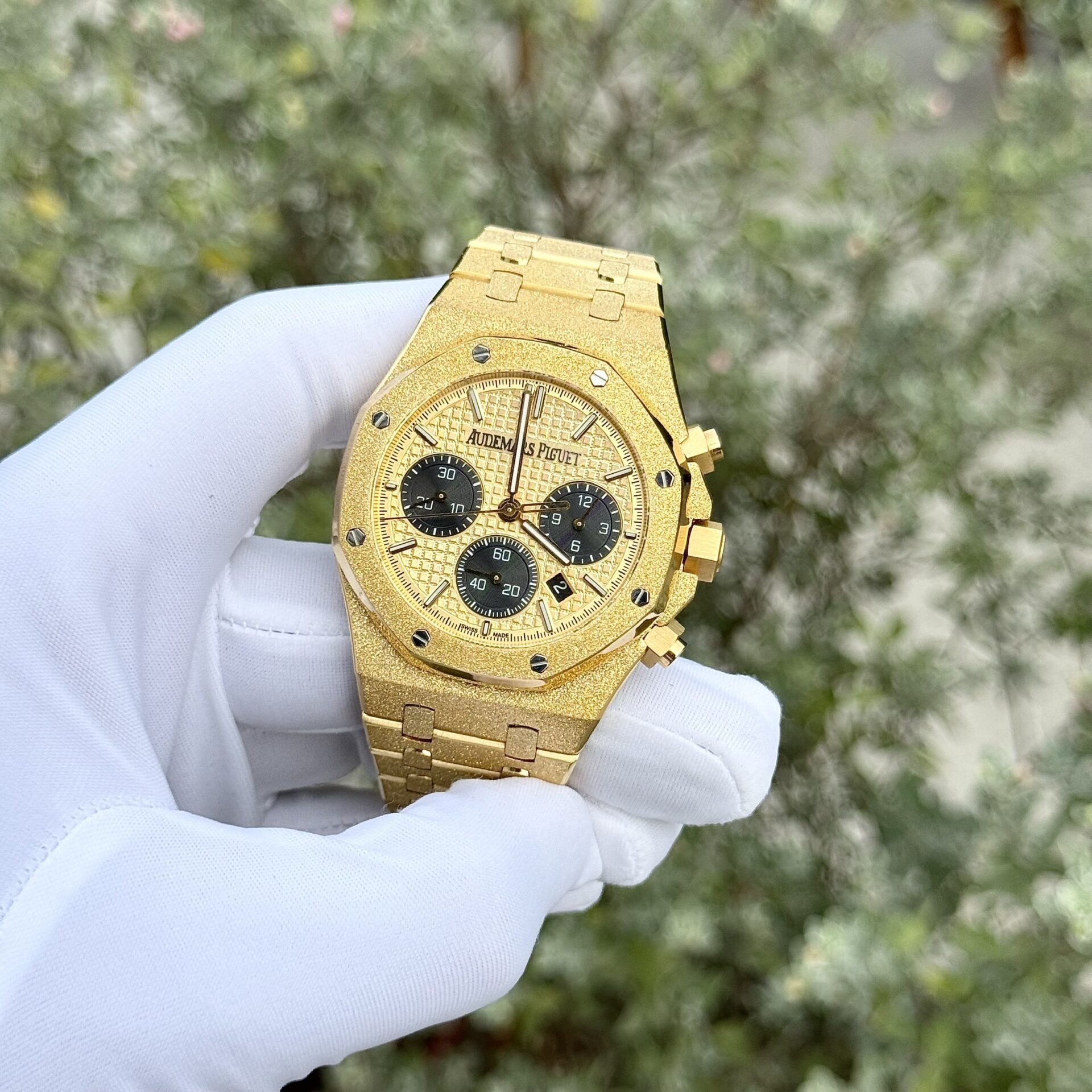 Audemars Piguet Royal Oak Frosted Yellow Gold Chronograph 26240BA Yellow Dial Replica 41mm - Image 3