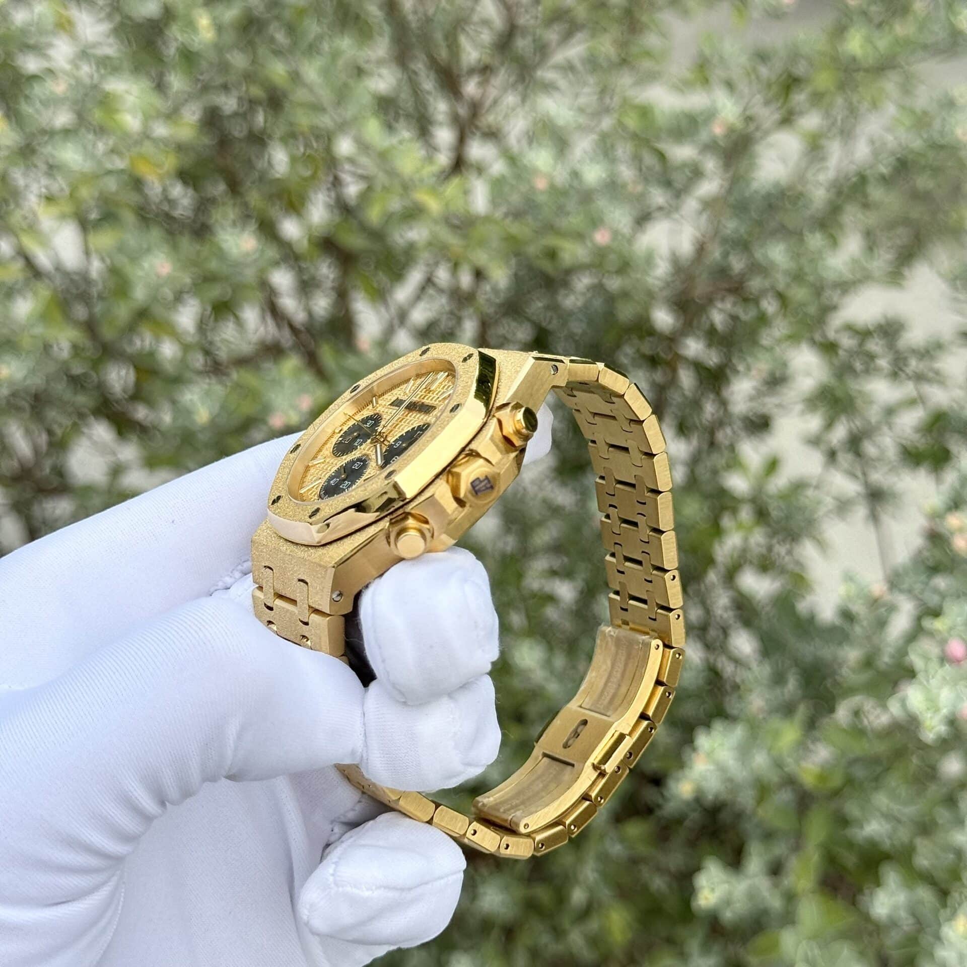 Audemars Piguet Royal Oak Frosted Yellow Gold Chronograph 26240BA Yellow Dial Replica 41mm - Image 4