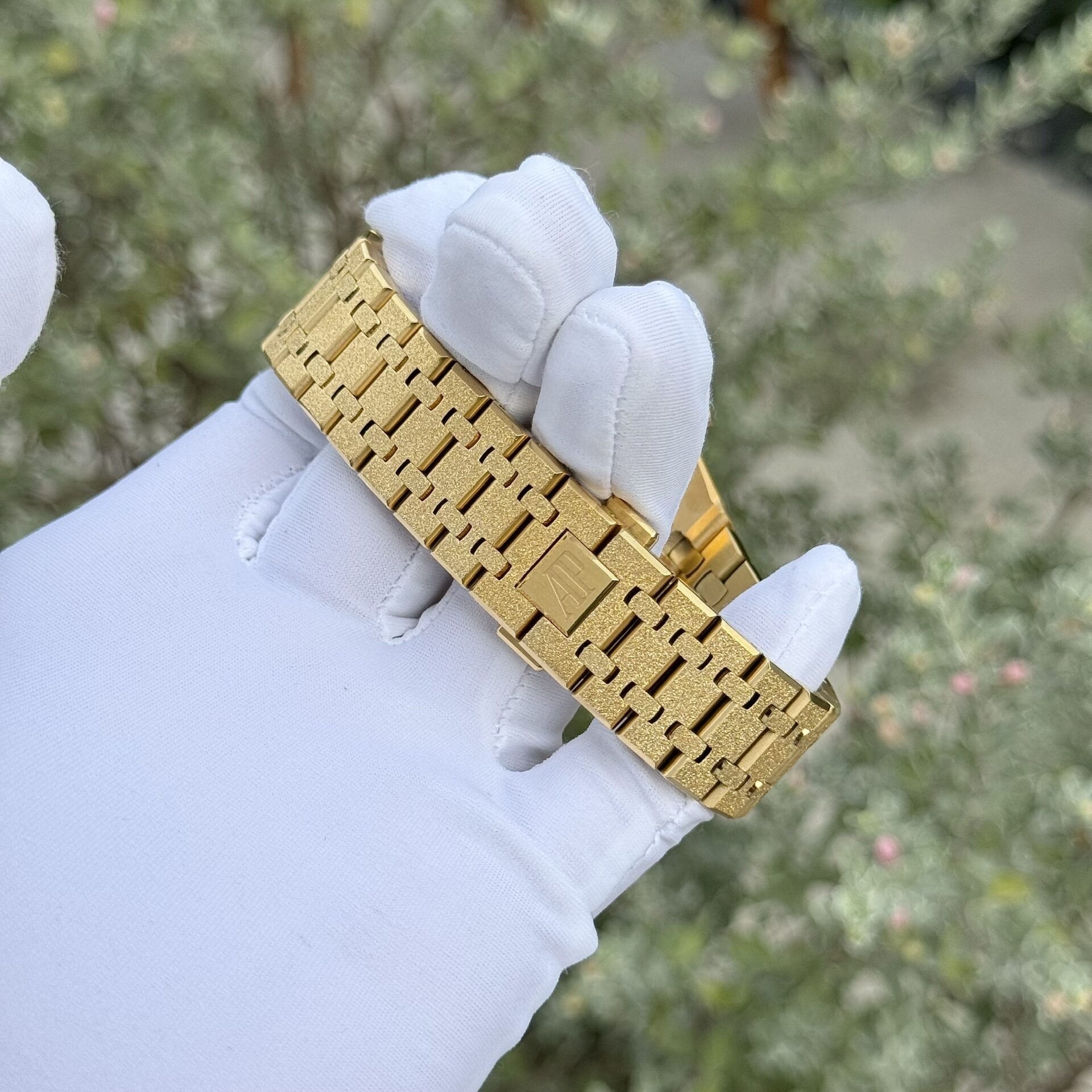 Audemars Piguet Royal Oak Frosted Yellow Gold Chronograph 26240BA Yellow Dial Replica 41mm - Image 6