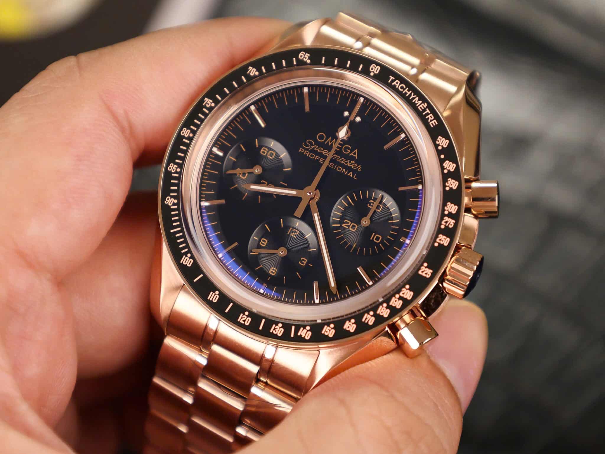 Omega Speedmaster Moonwatch Professional Chronograph Sedna Gold Black Dial Replica 42mm - Image 3