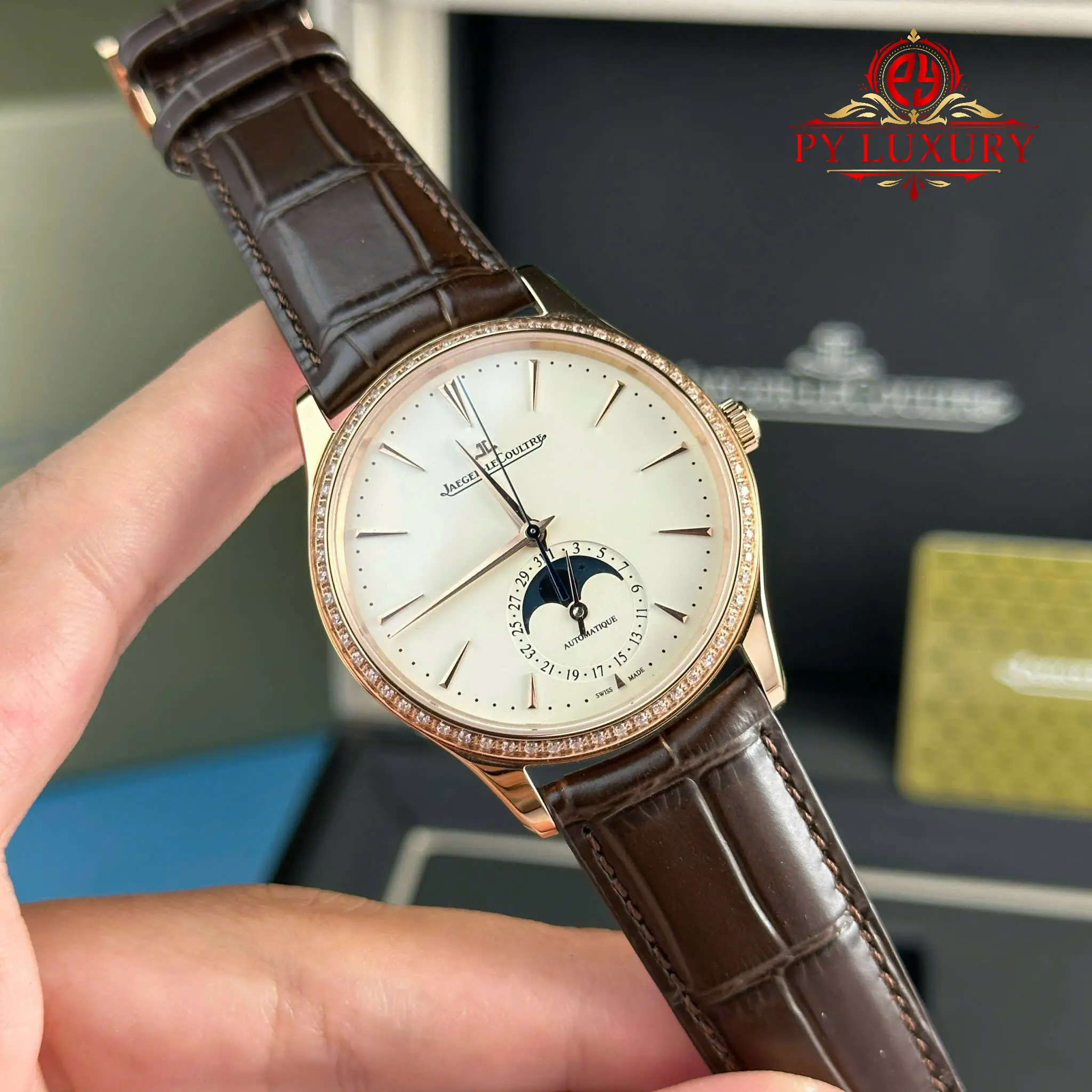 Jaeger-LeCoultre Master Ultra Thin Moon Q1362503 Rose Gold White Dial Diamond Bezel Best Replica APSF 39mm - Image 2