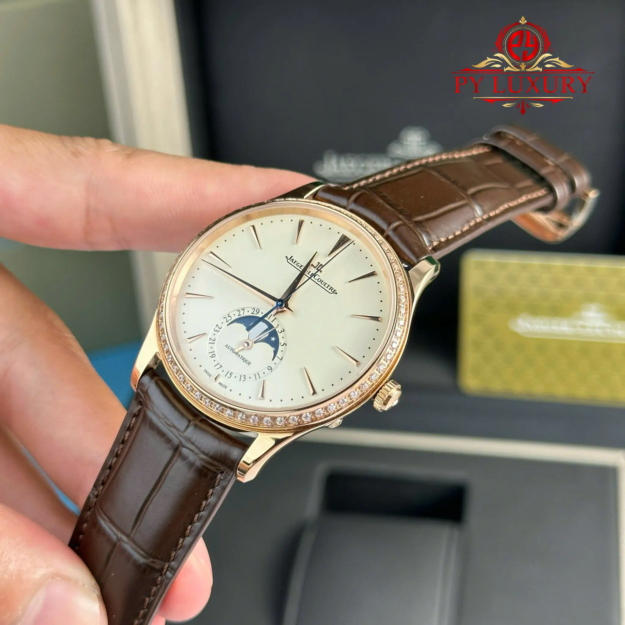 Jaeger-LeCoultre Master Ultra Thin Moon Q1362503 Rose Gold White Dial Diamond Bezel Best Replica APSF 39mm - Image 3
