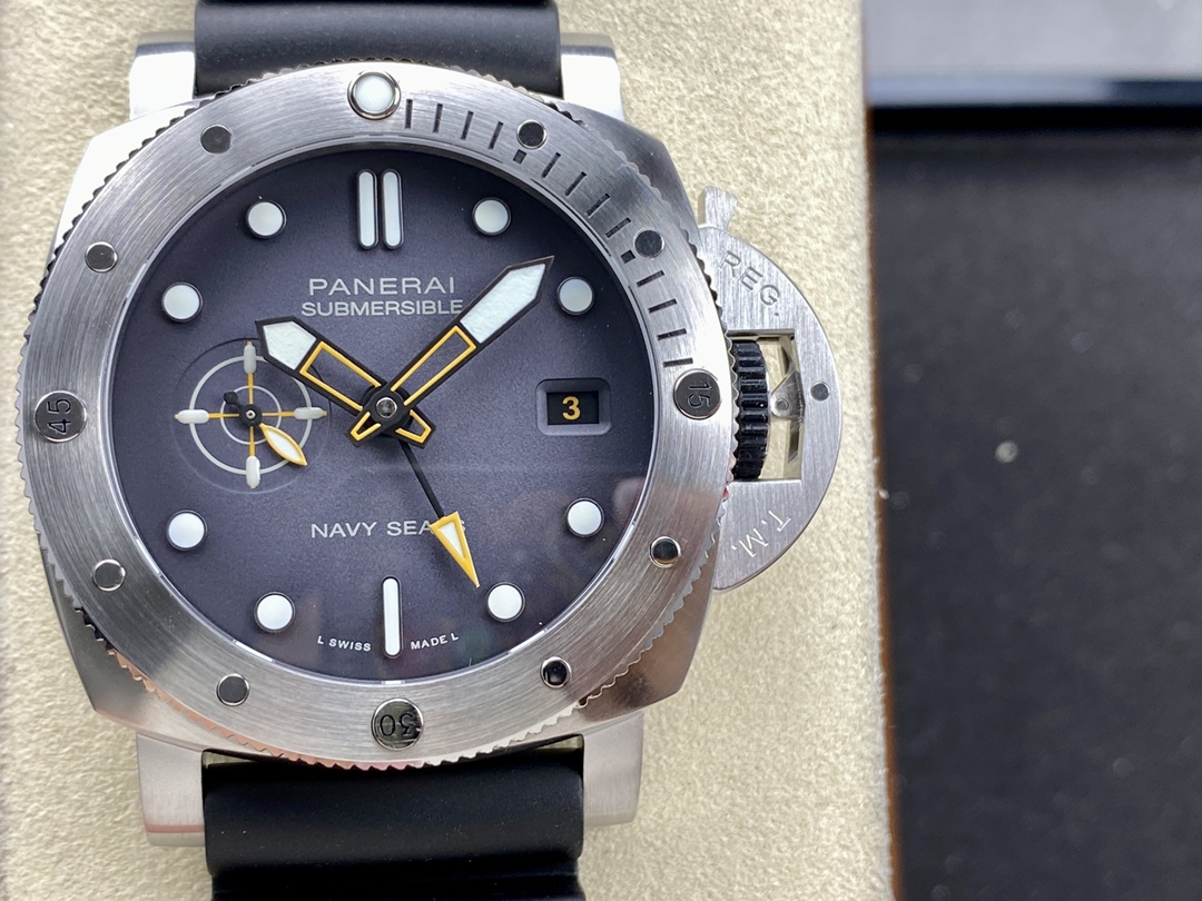 Panerai Submersible GMT Navy Seals PAM 1323 Grey Dial Rubber Strap Best Replica VSF 44mm - Image 4