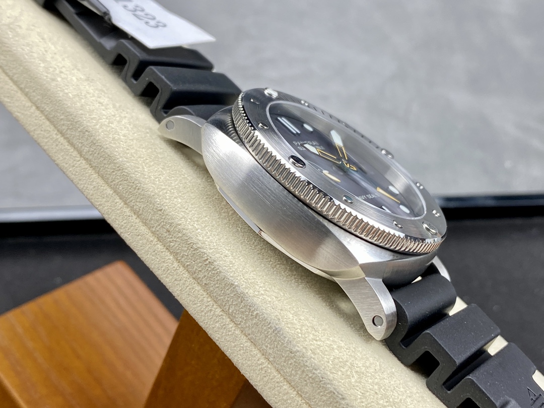 Panerai Submersible GMT Navy Seals PAM 1323 Grey Dial Rubber Strap Best Replica VSF 44mm - Image 5