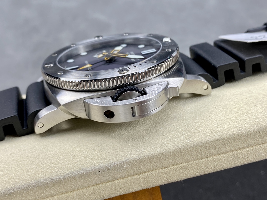 Panerai Submersible GMT Navy Seals PAM 1323 Grey Dial Rubber Strap Best Replica VSF 44mm - Image 6