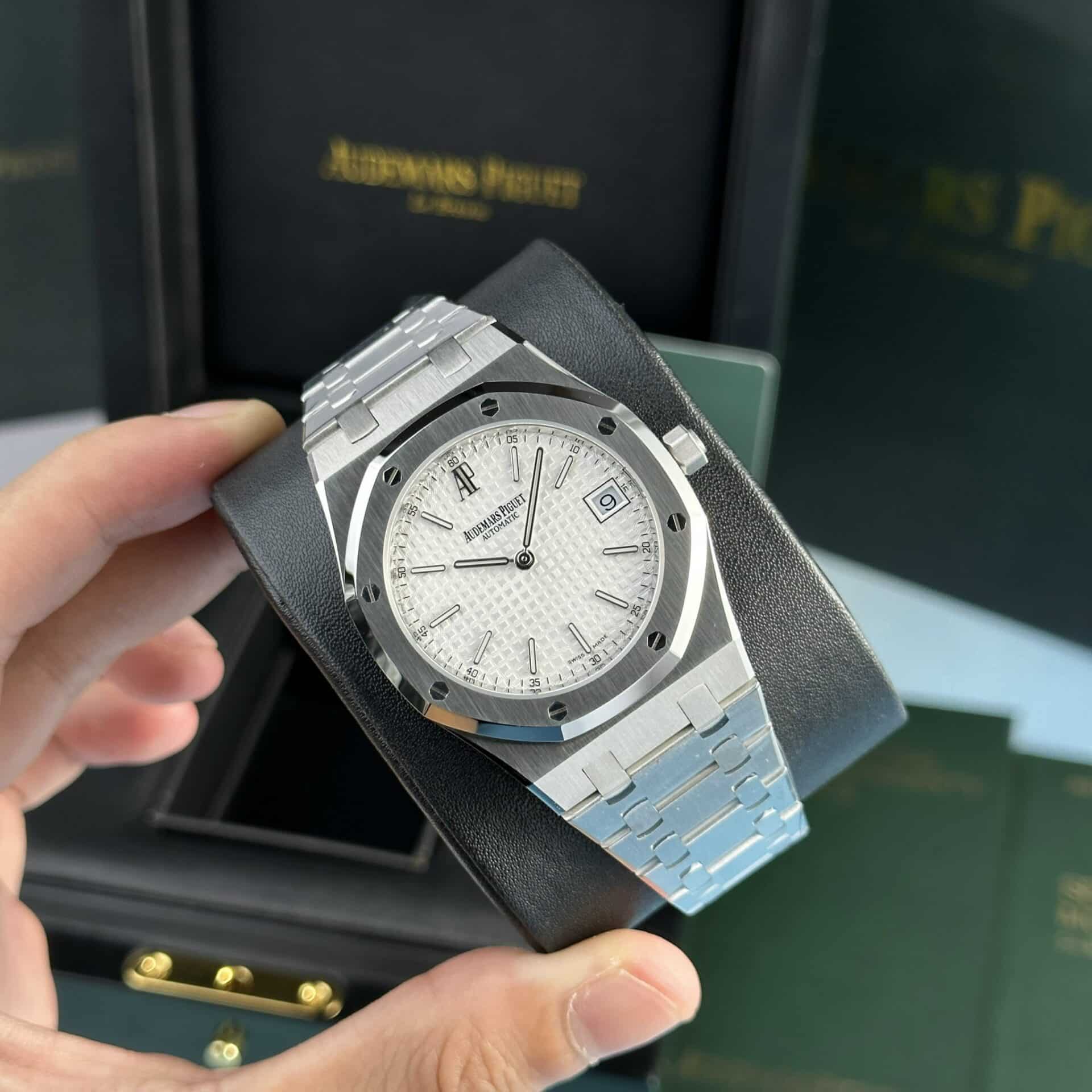 Audemars Piguet Royal Oak Jumbo Extra Thin 15202ST White Guilloche Dial Replica 39mm
