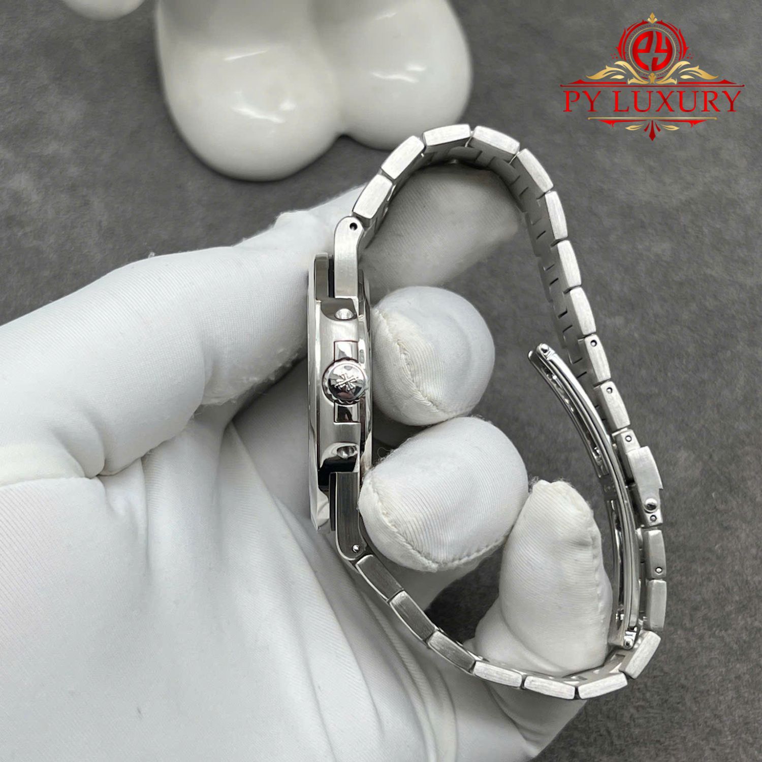 Patek Philippe Nautilus 5711/111P-010 Custom Made 1:1 Platinum 950 Blue Sapphire 40mm - Image 6