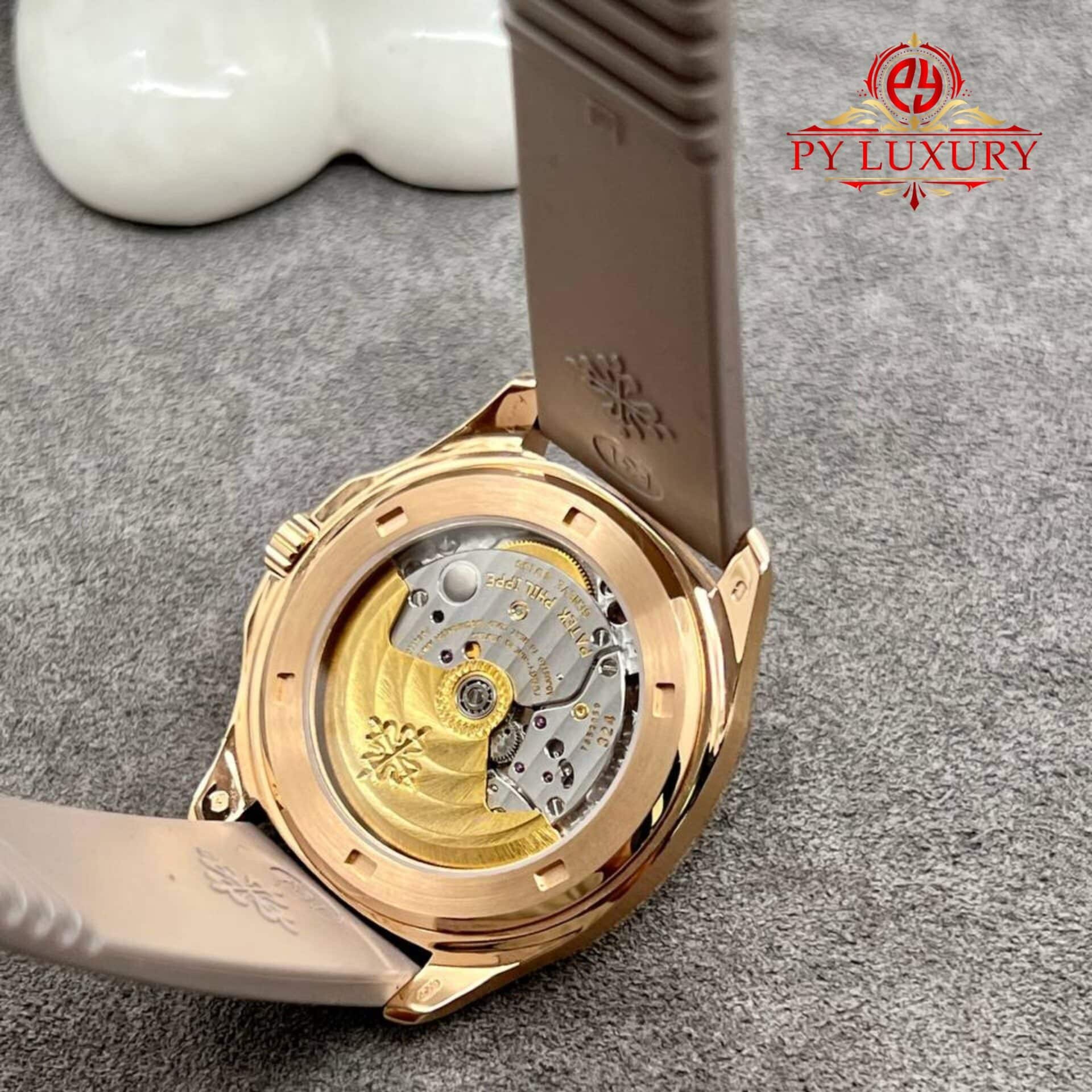 Patek Philippe Aquanaut 5062/450R-001 Custom Made 18K Solid Gold Diamonds 38.8mm - Image 6