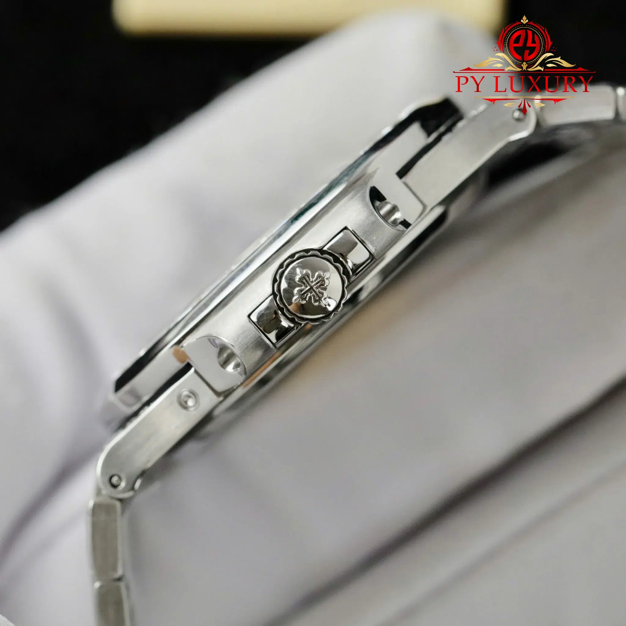 Patek Philippe Nautilus 5712/1A Blue Dial Custom Baguette Moissanite 1:1 Best Copy PPF 40mm - Image 8