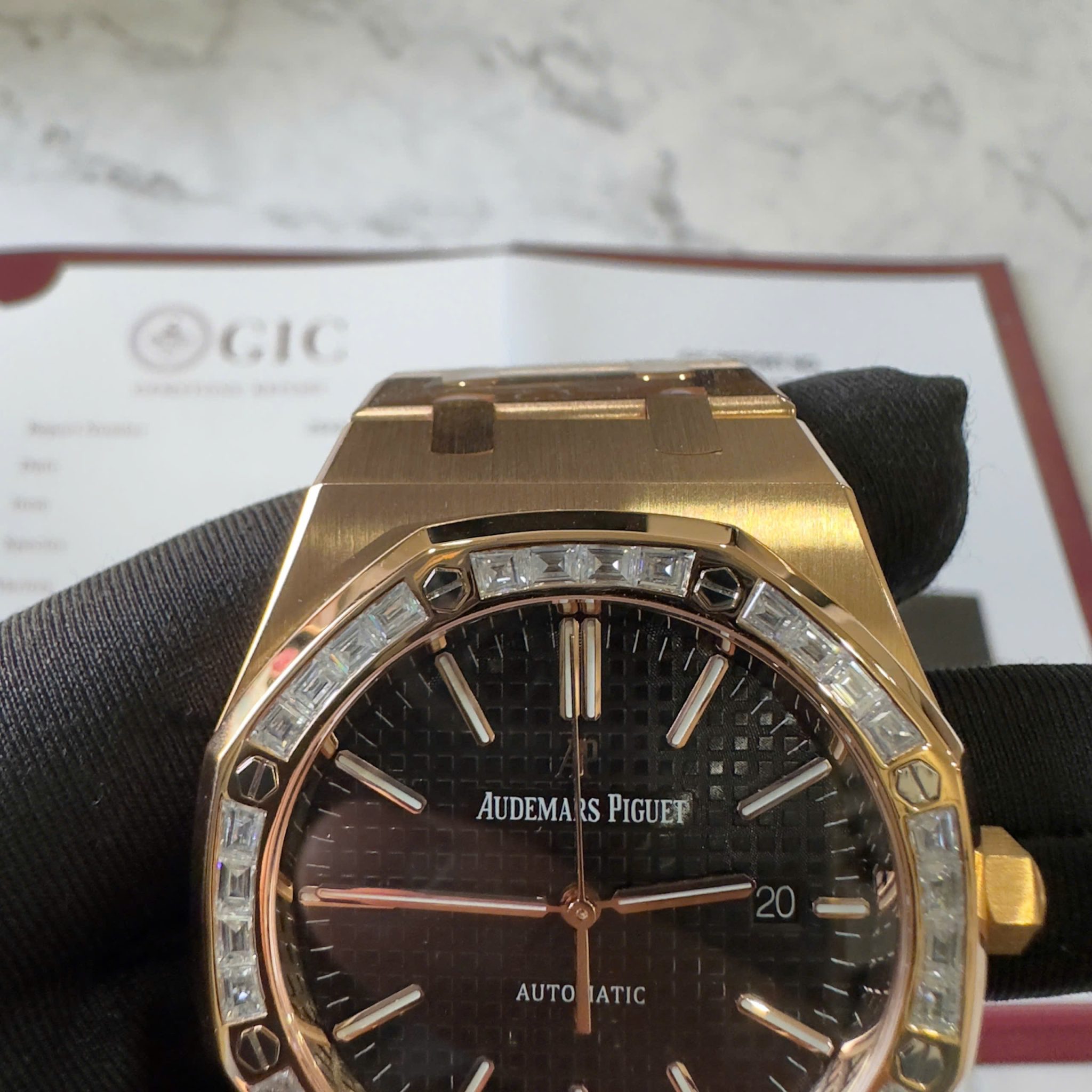 Audemars Piguet Royal Oak 15400OR Black Dial Custom Baguette Moissanite Bezel 18K Gold Wrapped 1:1 Best Replica 41mm - Image 6