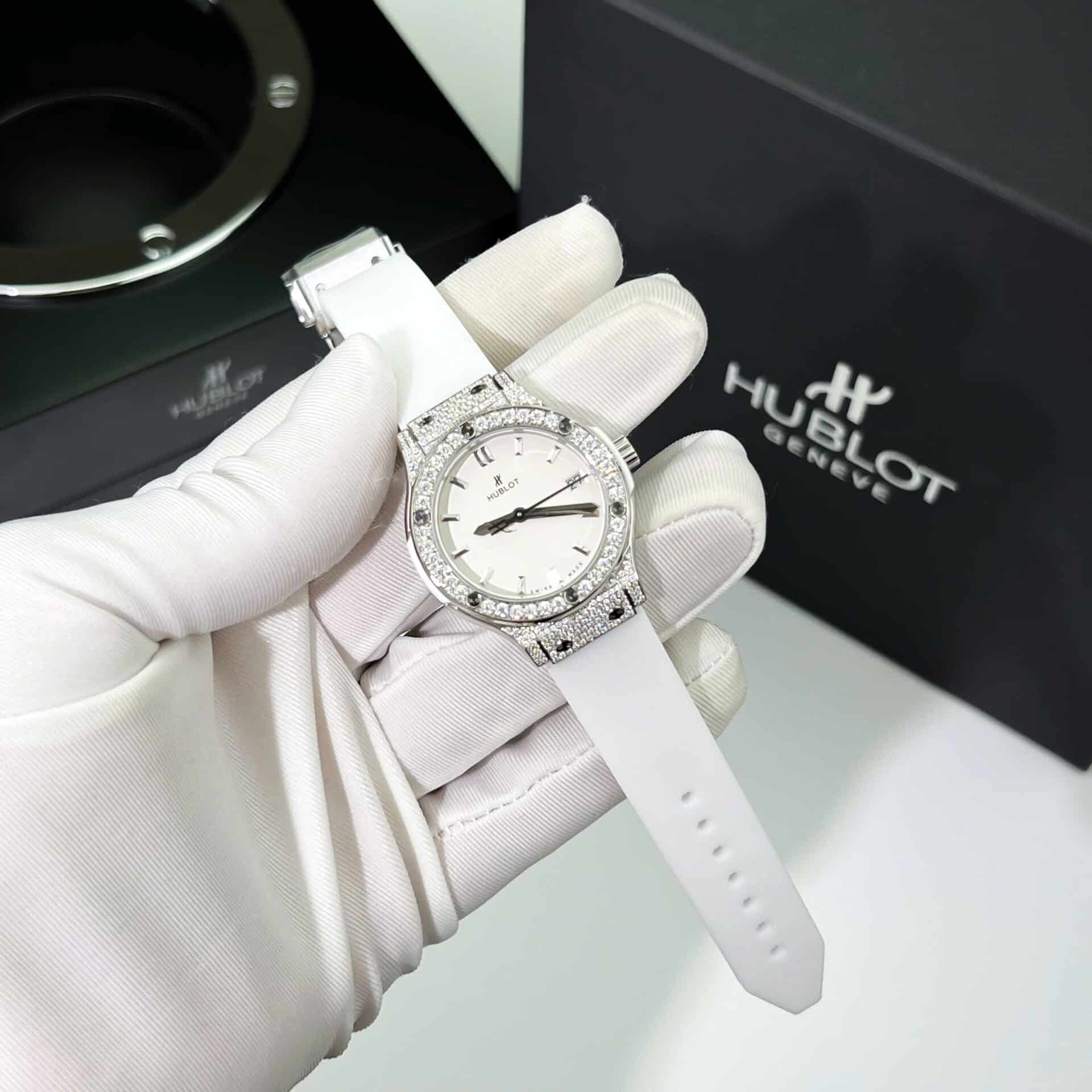 Hublot Classic Fusion Titanium Pavé White Dial Custom Moissanite Rubber Strap Best Replica 33mm - Image 5