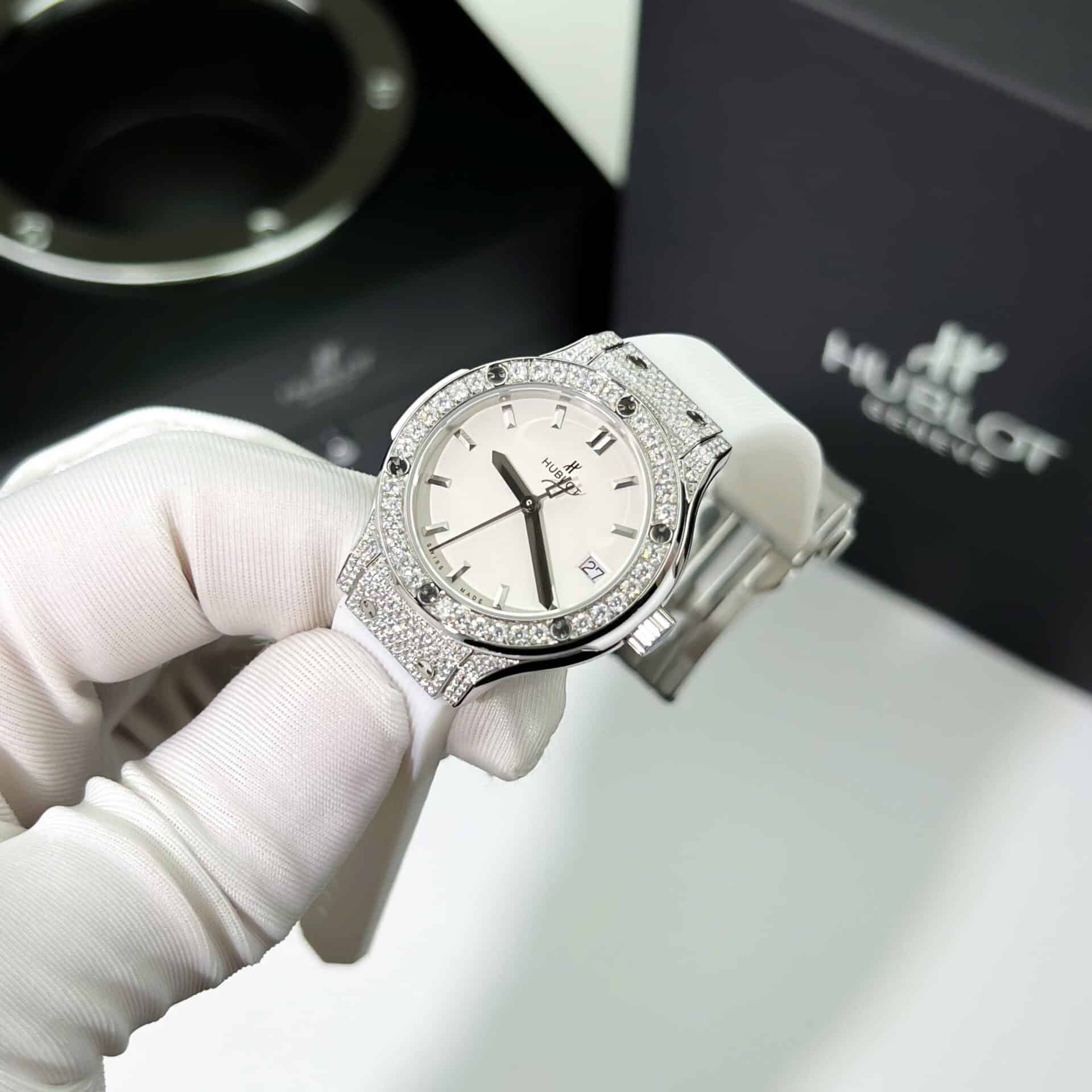 Hublot Classic Fusion Titanium Pavé White Dial Custom Moissanite Rubber Strap Best Replica 33mm - Image 6