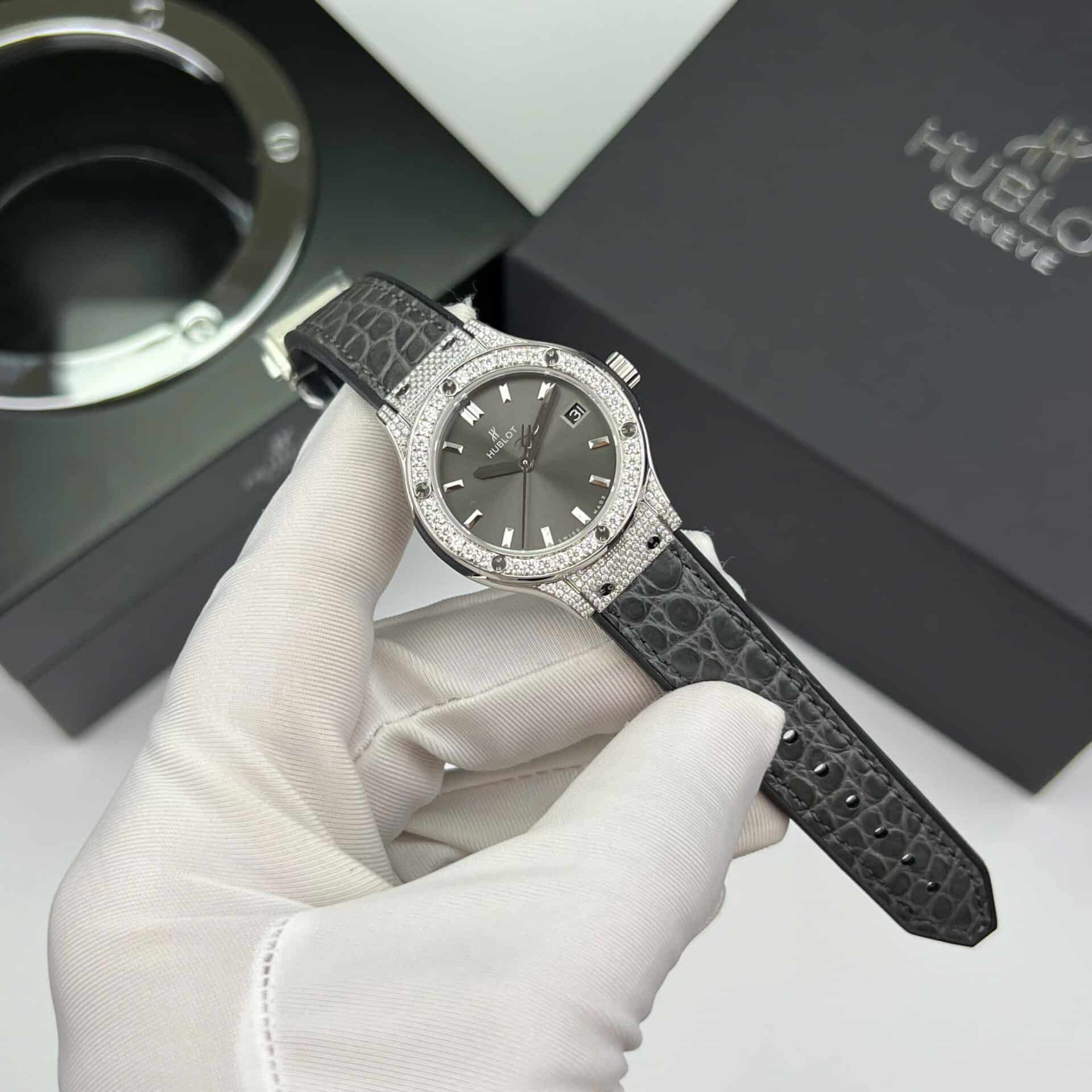 Hublot Classic Fusion Titanium Pavé Grey Dial Custom Moissanite Leather Best Replica 33mm - Image 4