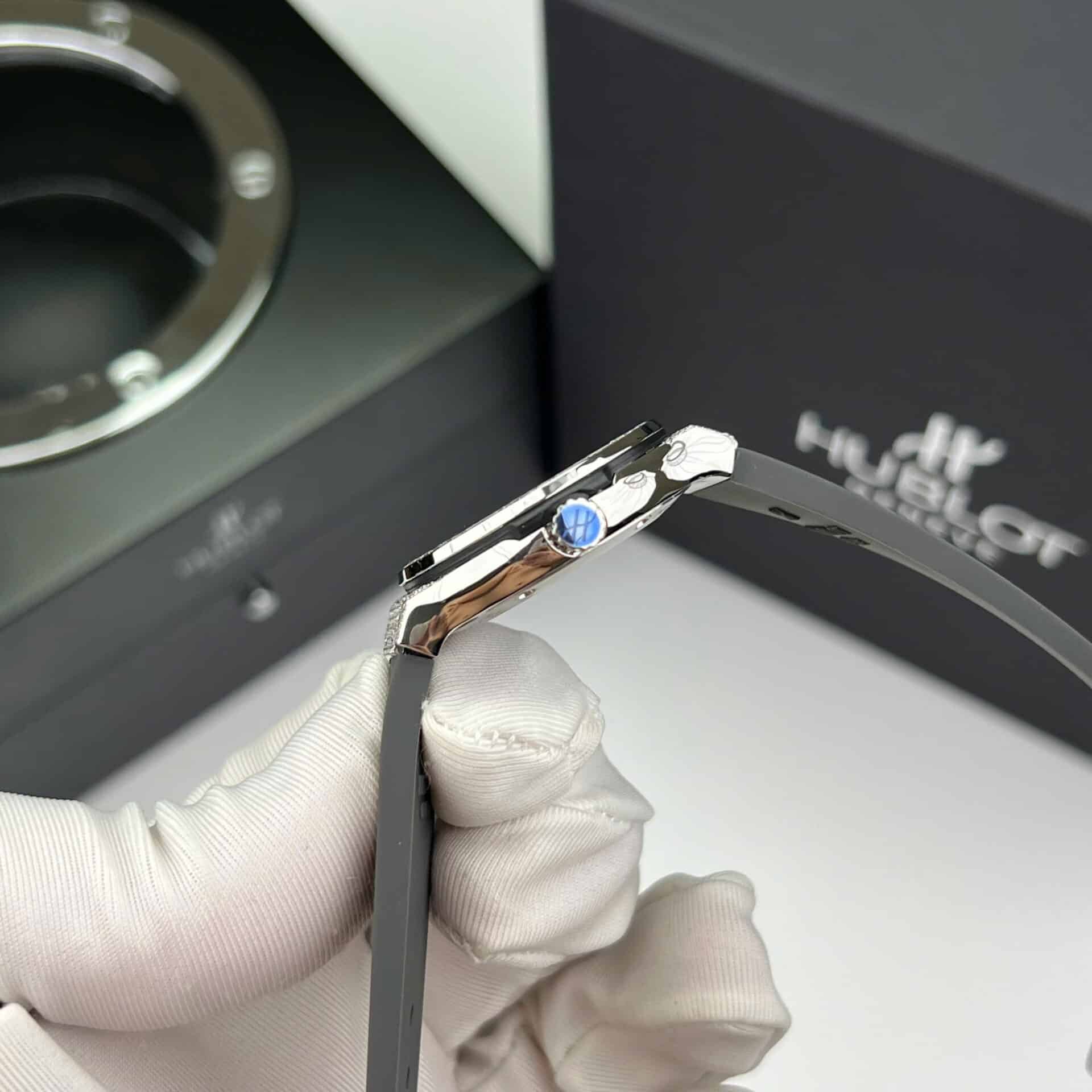 Hublot Classic Fusion Titanium Pavé Grey Dial Custom Moissanite Leather Best Replica 33mm - Image 7